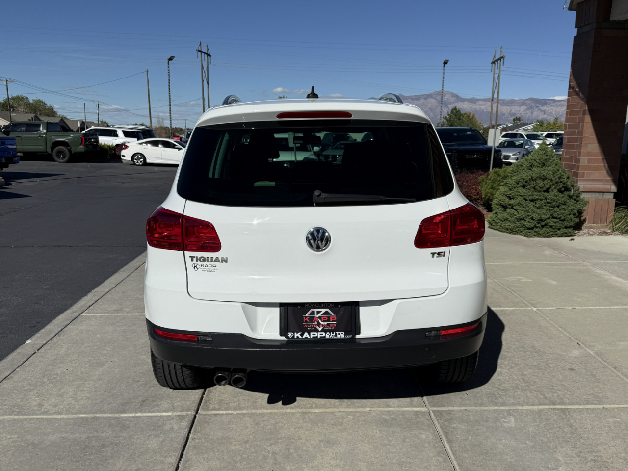 Volkswagen Tiguan 2.0T Wolfsburg Edition 4MOTION 2017 Volkswagen Tiguan 2.0T Wolfsburg Edition 4MOTION 2017