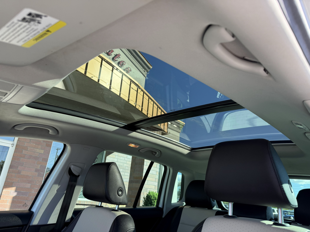 Volkswagen Tiguan 2.0T Wolfsburg Edition 4MOTION 2017 Volkswagen Tiguan 2.0T Wolfsburg Edition 4MOTION 2017