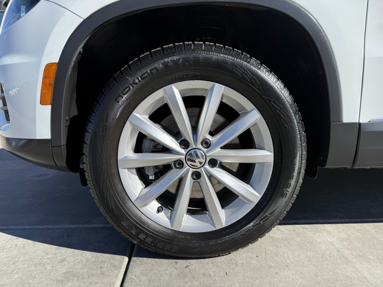 Volkswagen Tiguan 2.0T Wolfsburg Edition 4MOTION 2017 Volkswagen Tiguan 2.0T Wolfsburg Edition 4MOTION 2017