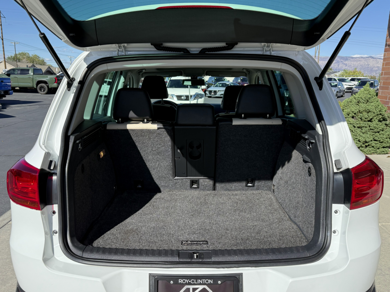Volkswagen Tiguan 2.0T Wolfsburg Edition 4MOTION 2017 Volkswagen Tiguan 2.0T Wolfsburg Edition 4MOTION 2017