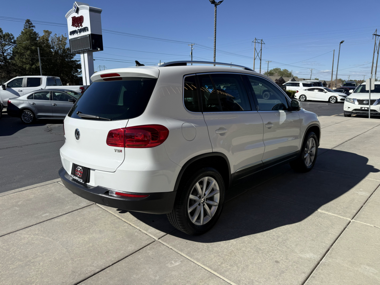 Volkswagen Tiguan 2.0T Wolfsburg Edition 4MOTION 2017 Volkswagen Tiguan 2.0T Wolfsburg Edition 4MOTION 2017