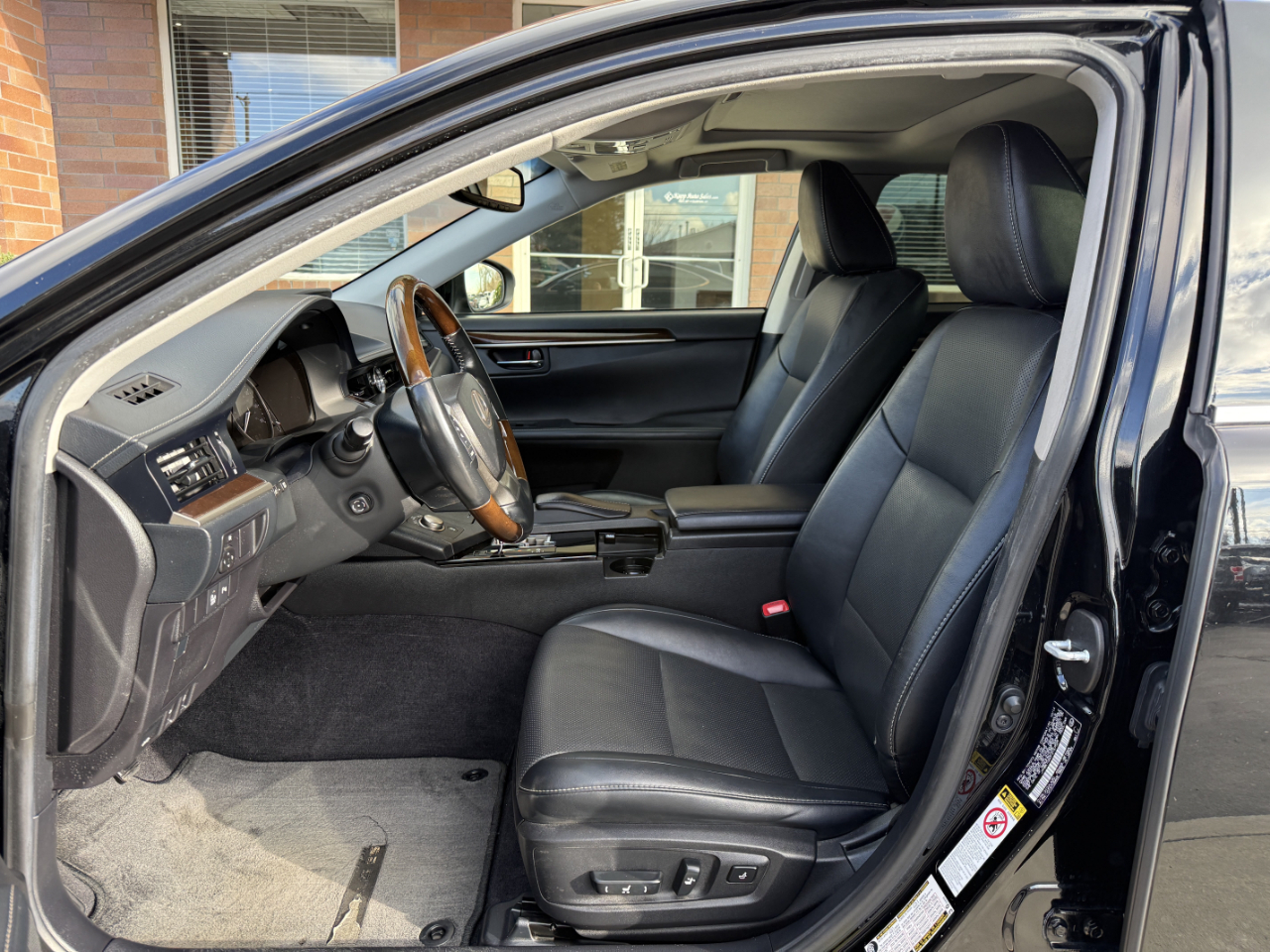 2015 Lexus ES 350 photo 4