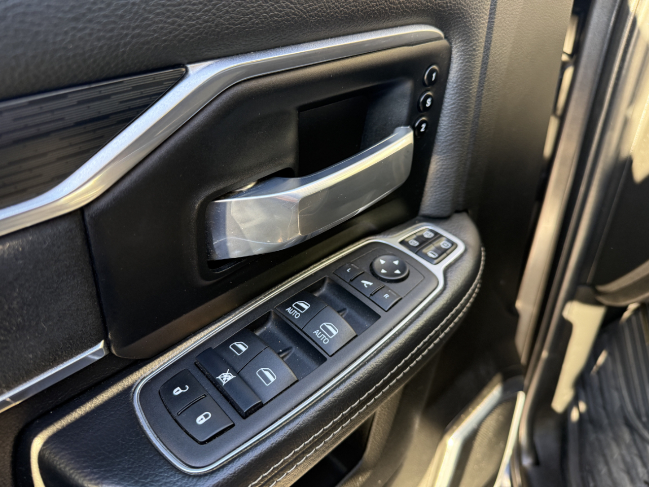 RAM 3500 Laramie 4x4 Mega Cab 6'4" Box 2024