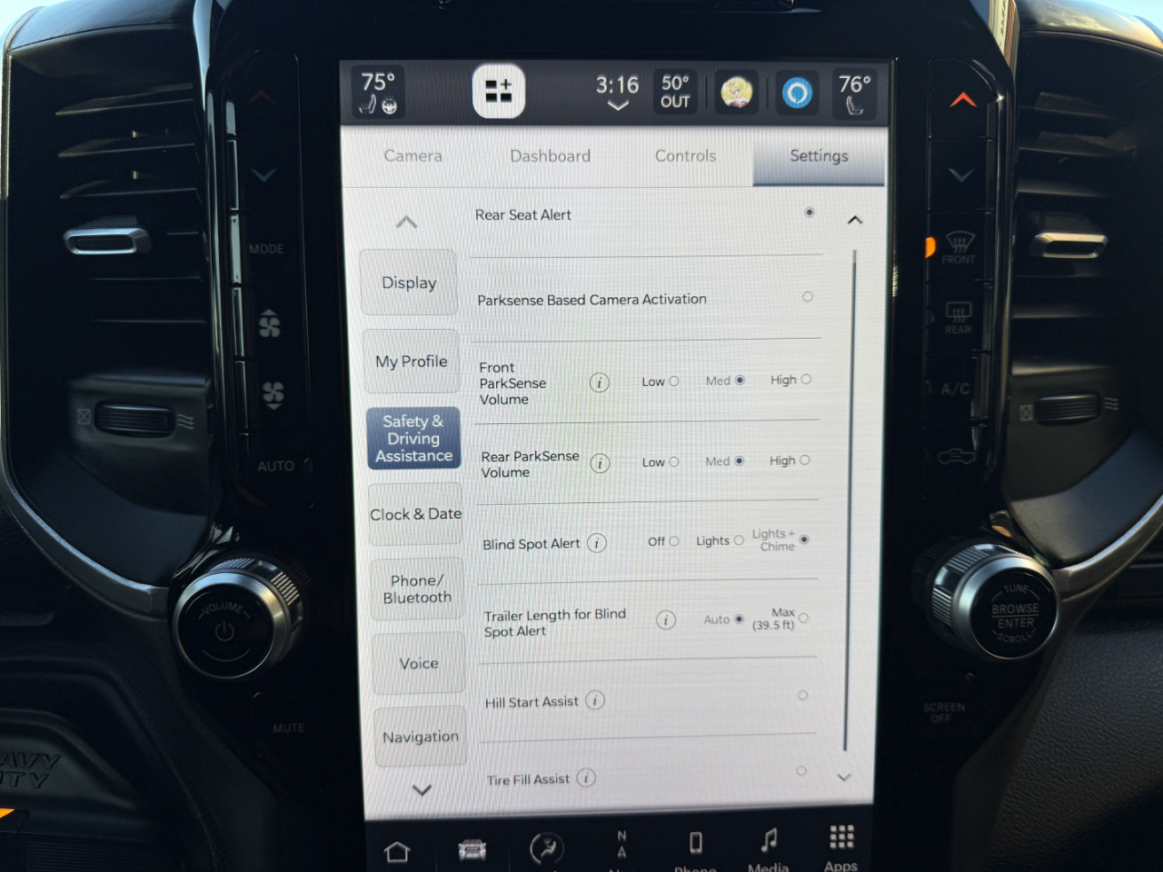 RAM 3500 Laramie 4x4 Mega Cab 6'4" Box 2024