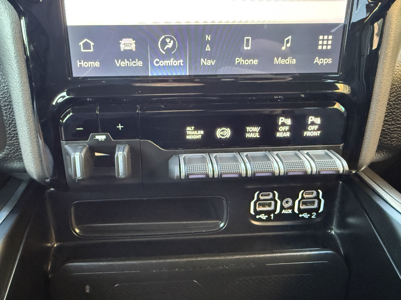 RAM 3500 Laramie 4x4 Mega Cab 6'4" Box 2024