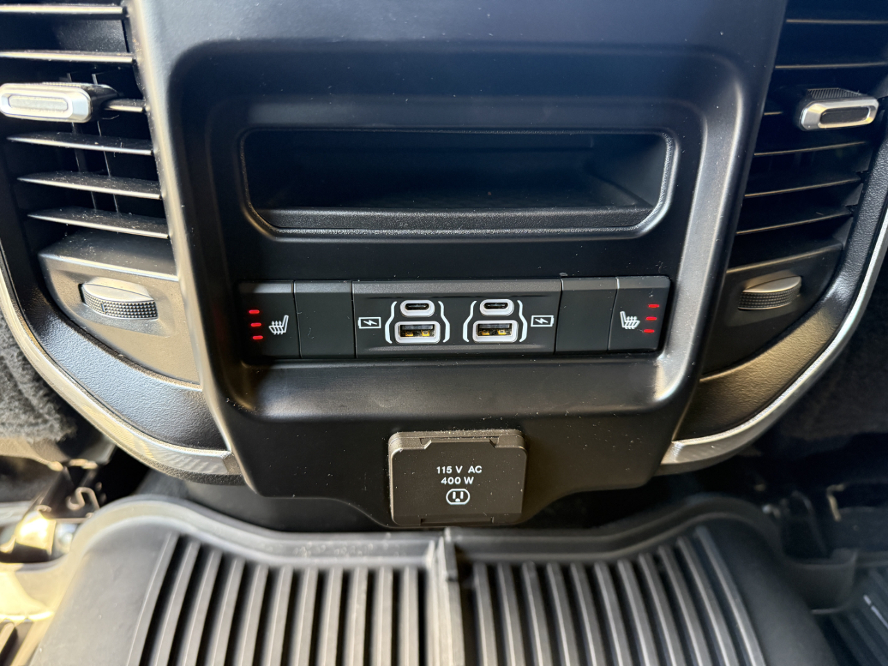 RAM 3500 Laramie 4x4 Mega Cab 6'4" Box 2024