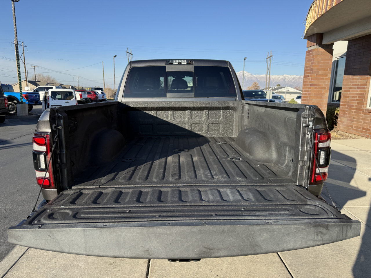RAM 3500 Laramie 4x4 Mega Cab 6'4" Box 2024