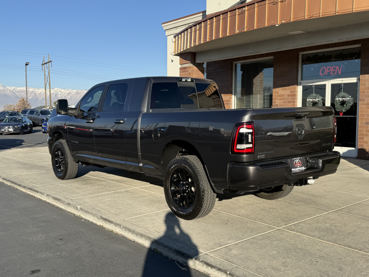 RAM 3500 Laramie 4x4 Mega Cab 6'4" Box 2024