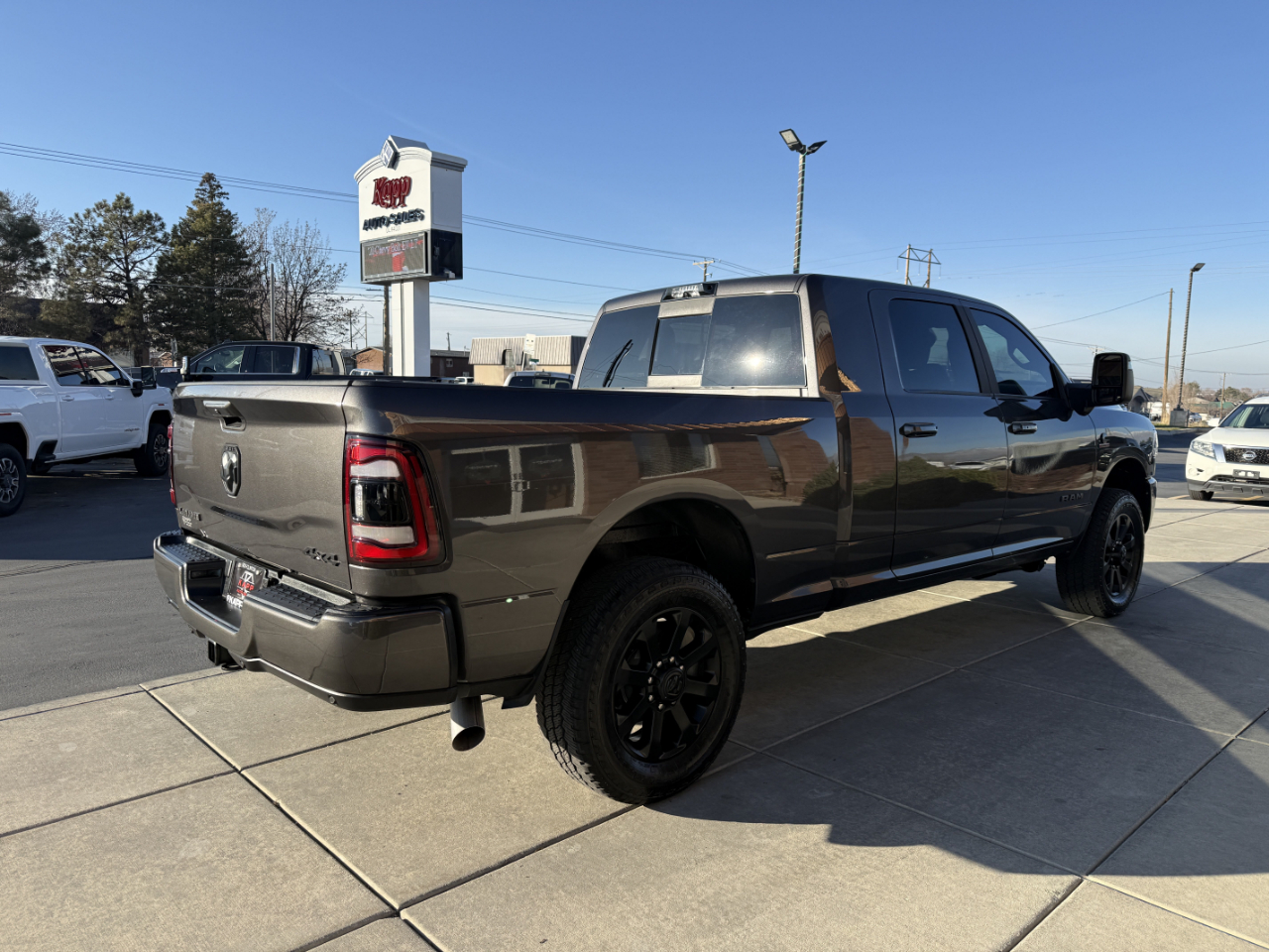RAM 3500 Laramie 4x4 Mega Cab 6'4" Box 2024