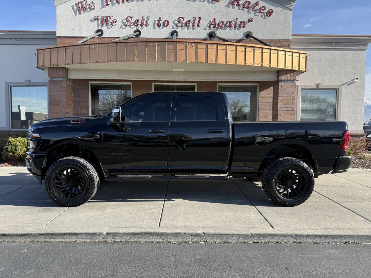 RAM 2500 Laramie 4x4 Crew Cab 6'4" Box 2025