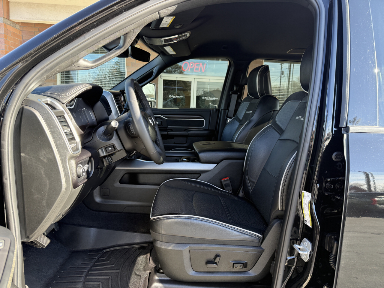 RAM 2500 Laramie 4x4 Crew Cab 6'4" Box 2025