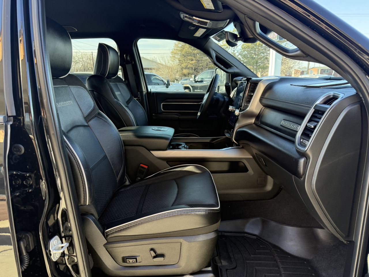 RAM 2500 Laramie 4x4 Crew Cab 6'4" Box 2025