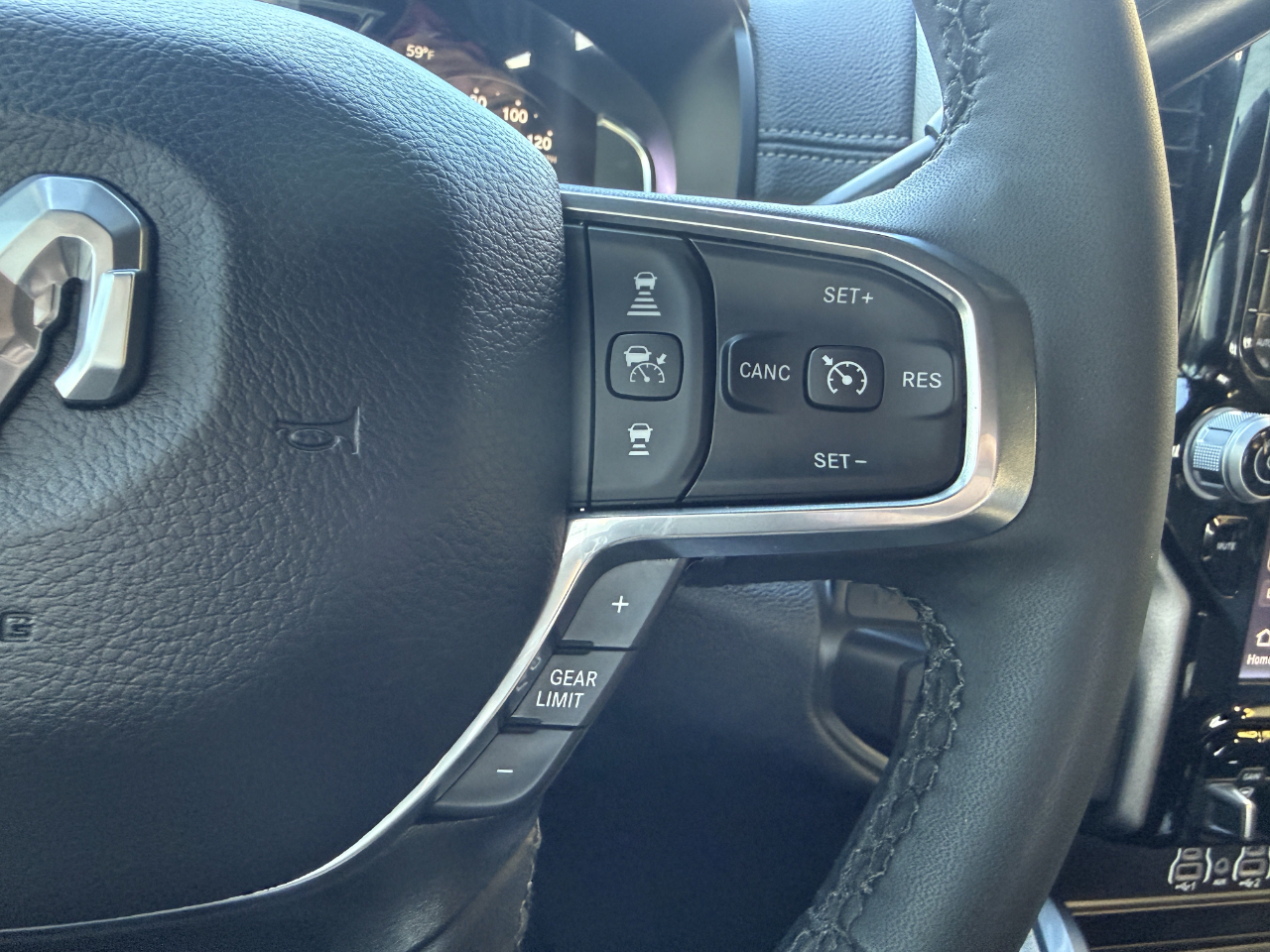 RAM 2500 Laramie 4x4 Crew Cab 6'4" Box 2025