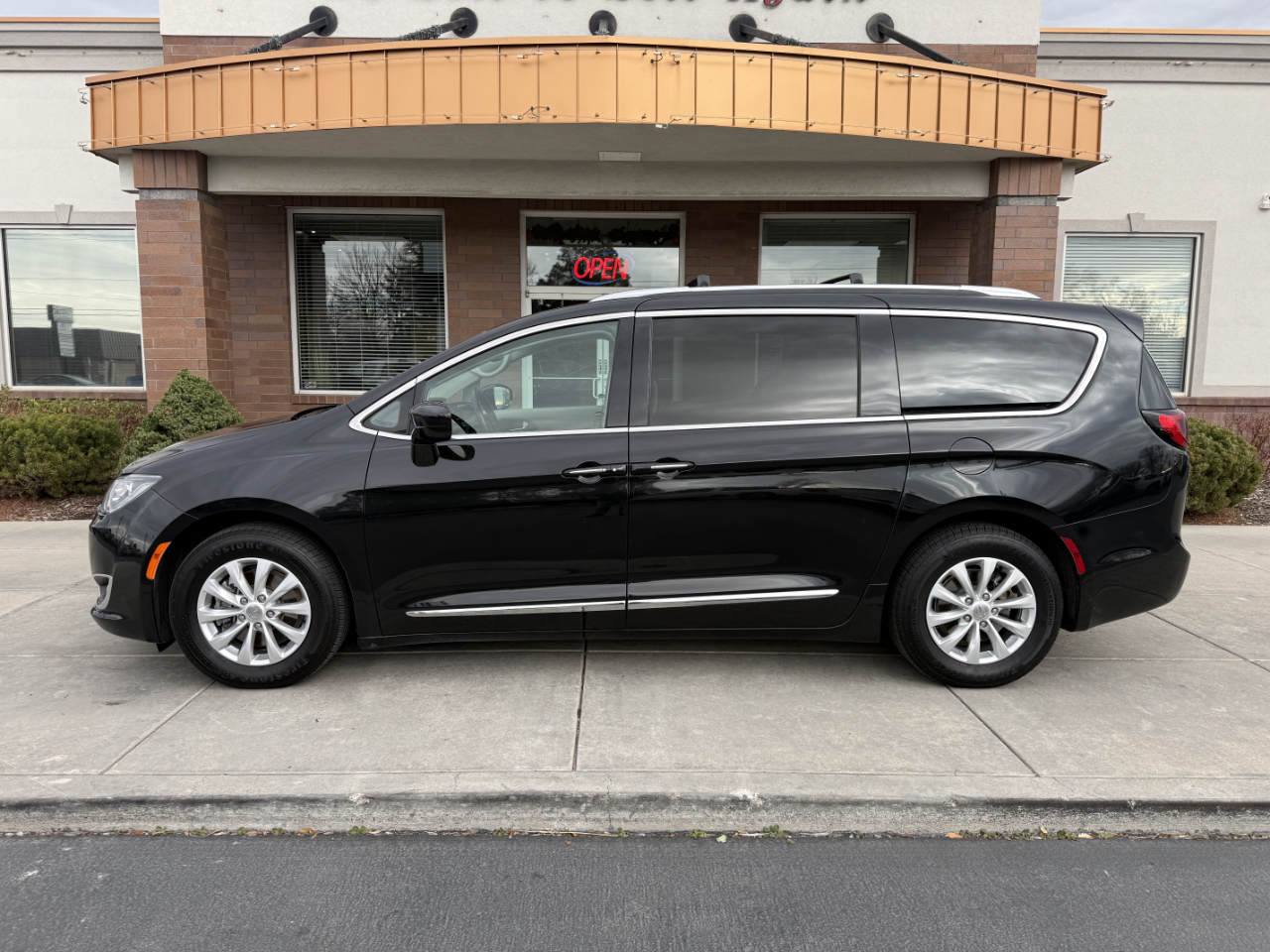Chrysler Pacifica Touring L FWD 2018