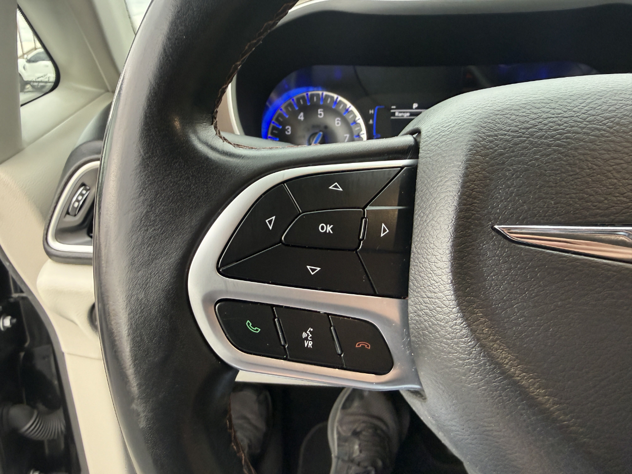 Chrysler Pacifica Touring L FWD 2018