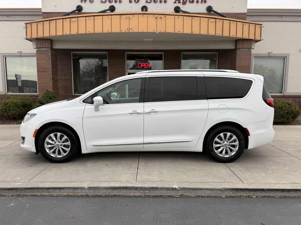 Chrysler Pacifica Touring L FWD 2018