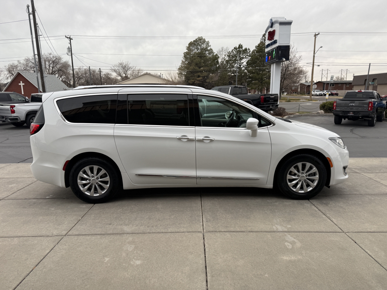 Chrysler Pacifica Touring L FWD 2018