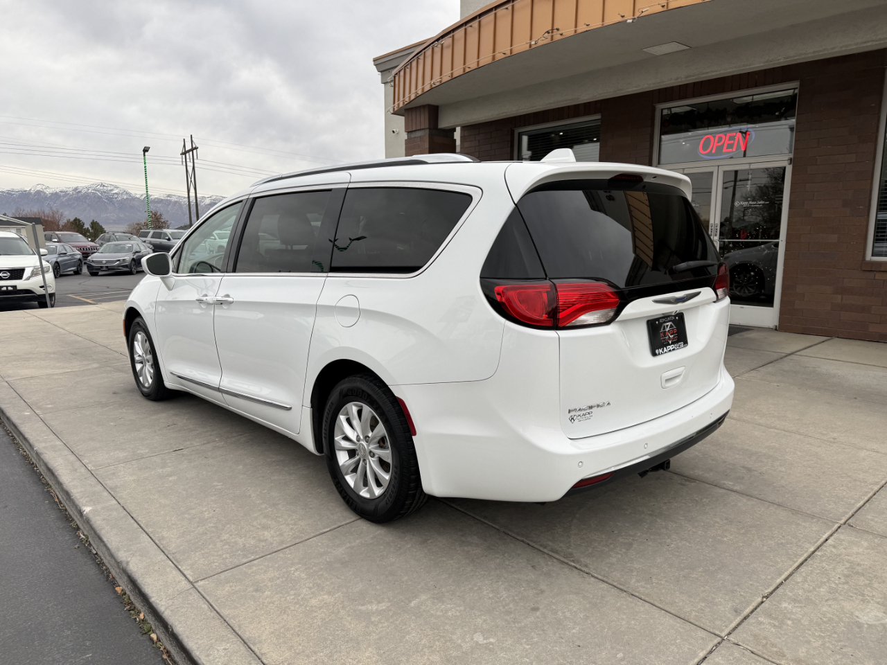 Chrysler Pacifica Touring L FWD 2018