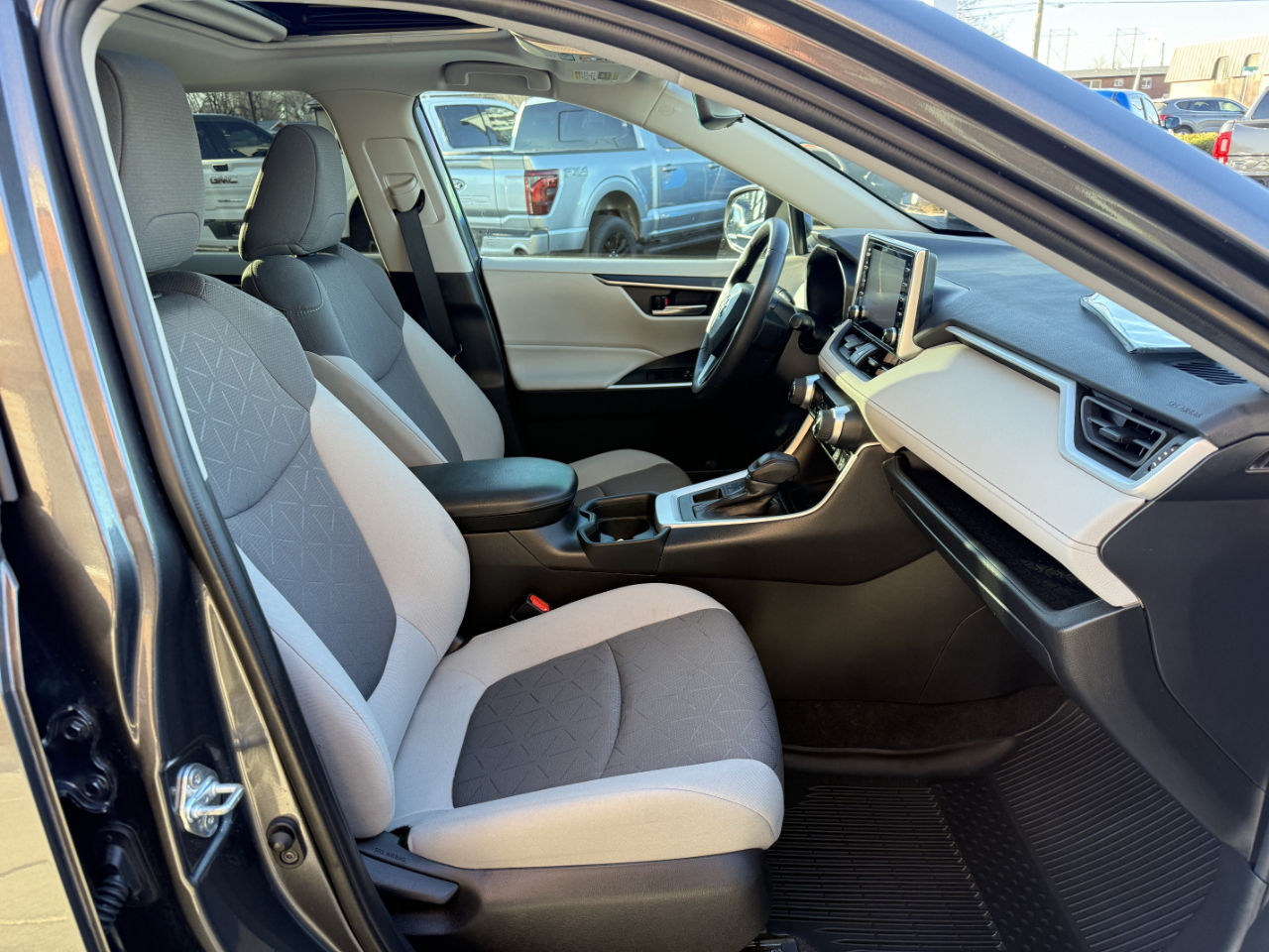 Toyota RAV4 XLE AWD (Natl) 2021