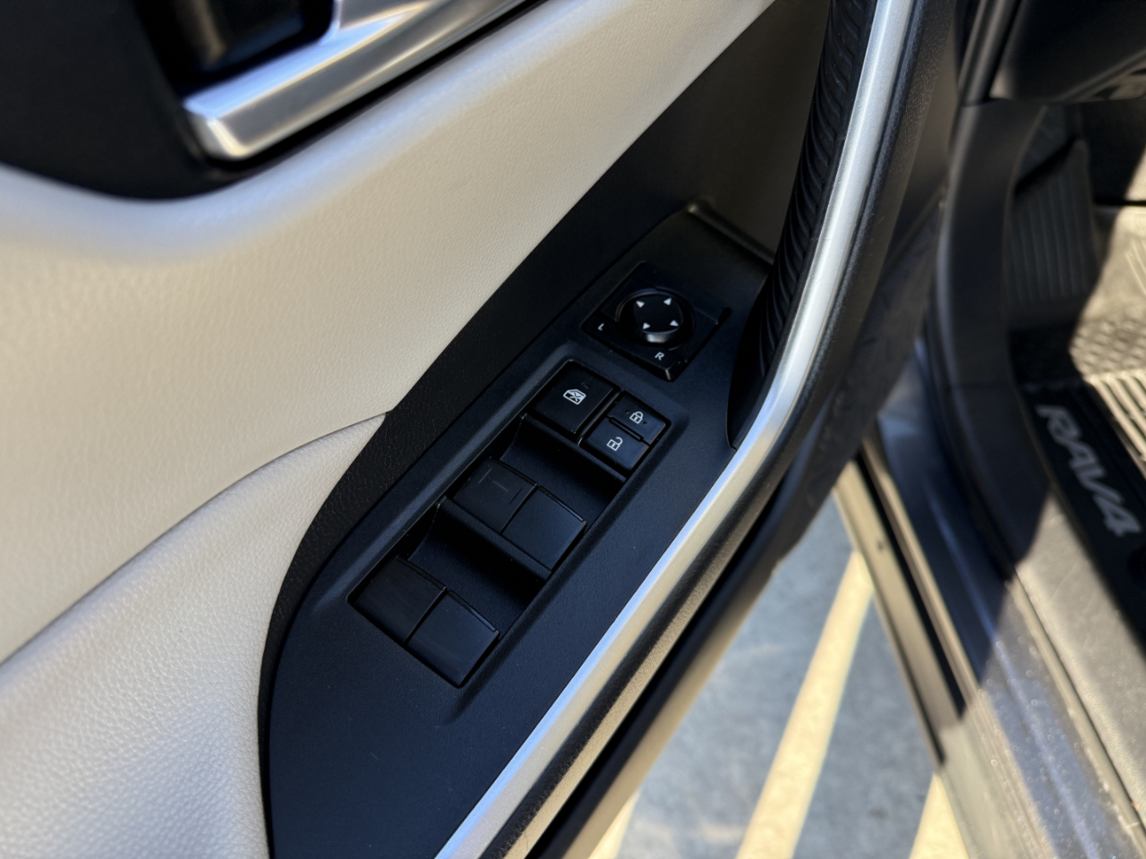 Toyota RAV4 XLE AWD (Natl) 2021