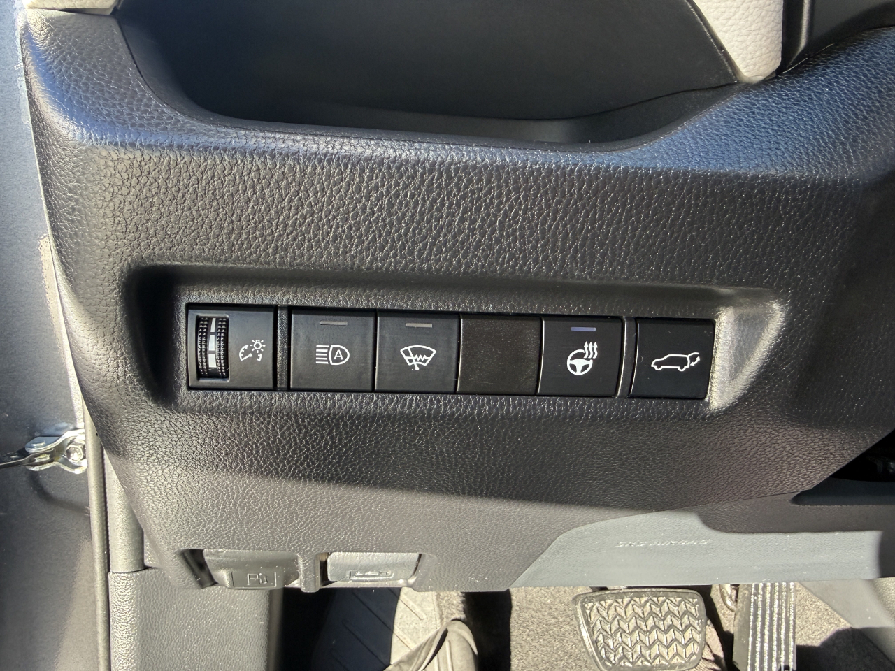 Toyota RAV4 XLE AWD (Natl) 2021