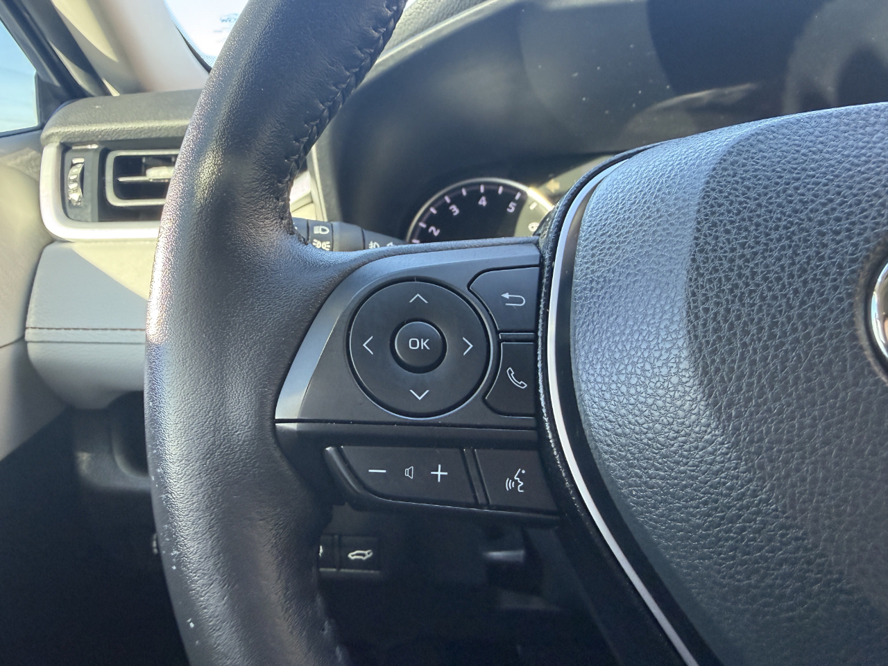 Toyota RAV4 XLE AWD (Natl) 2021