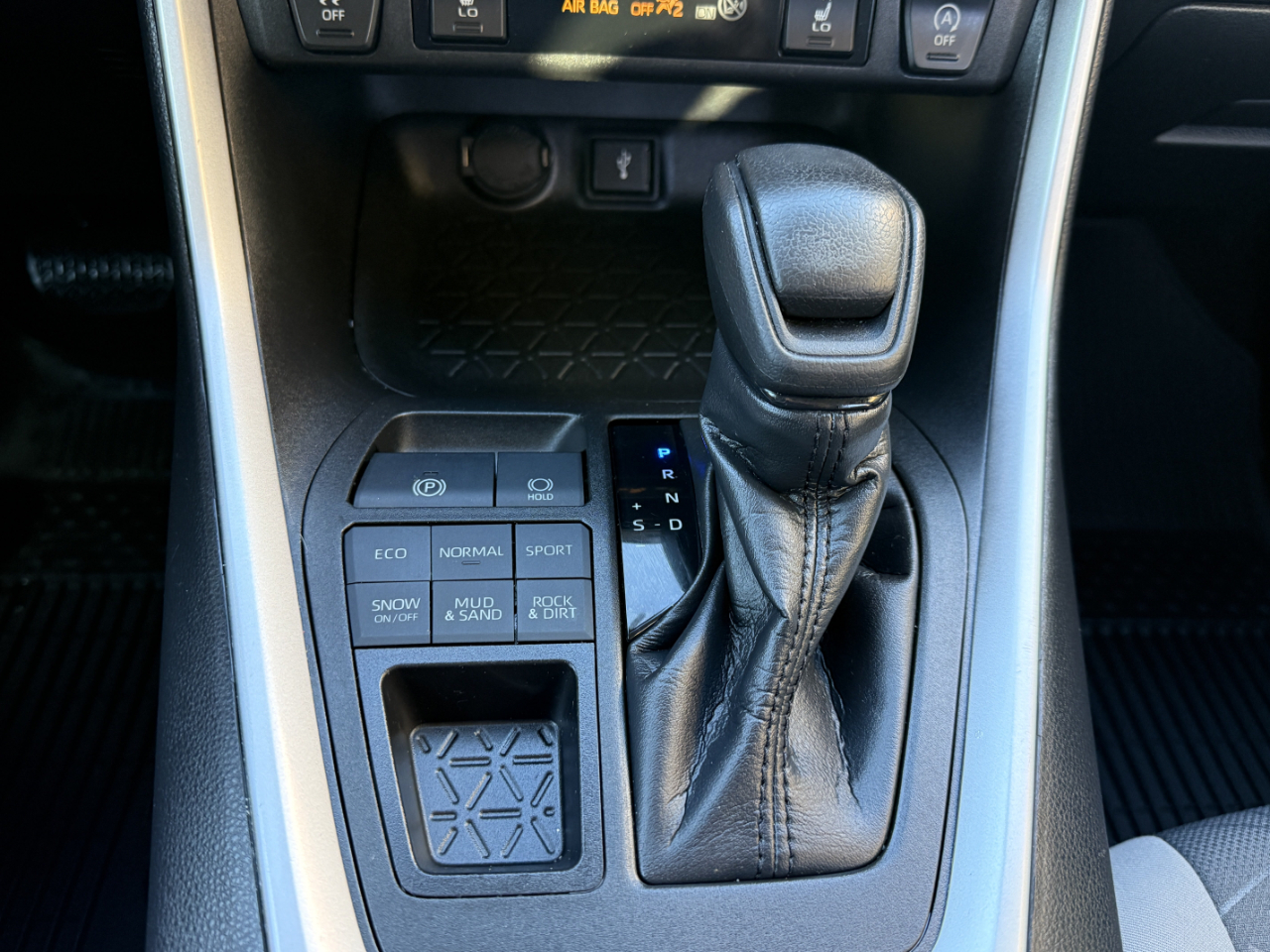 Toyota RAV4 XLE AWD (Natl) 2021