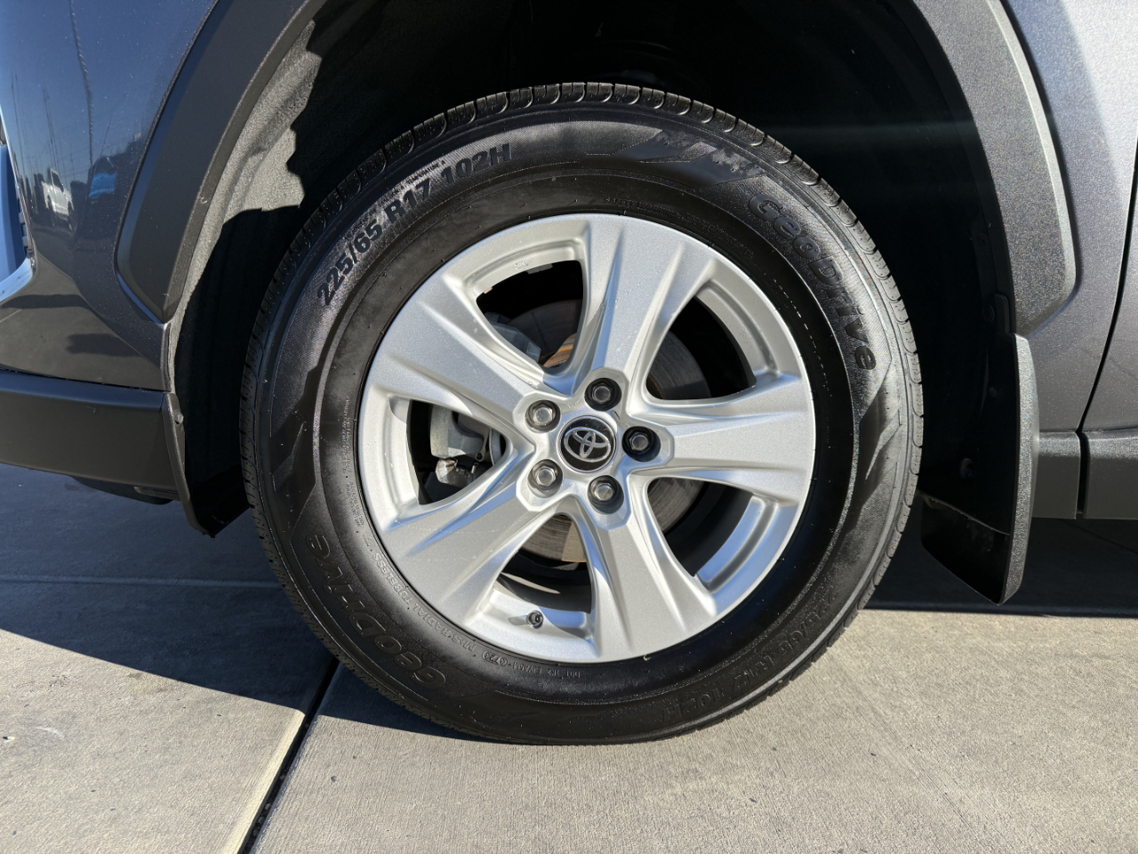 Toyota RAV4 XLE AWD (Natl) 2021