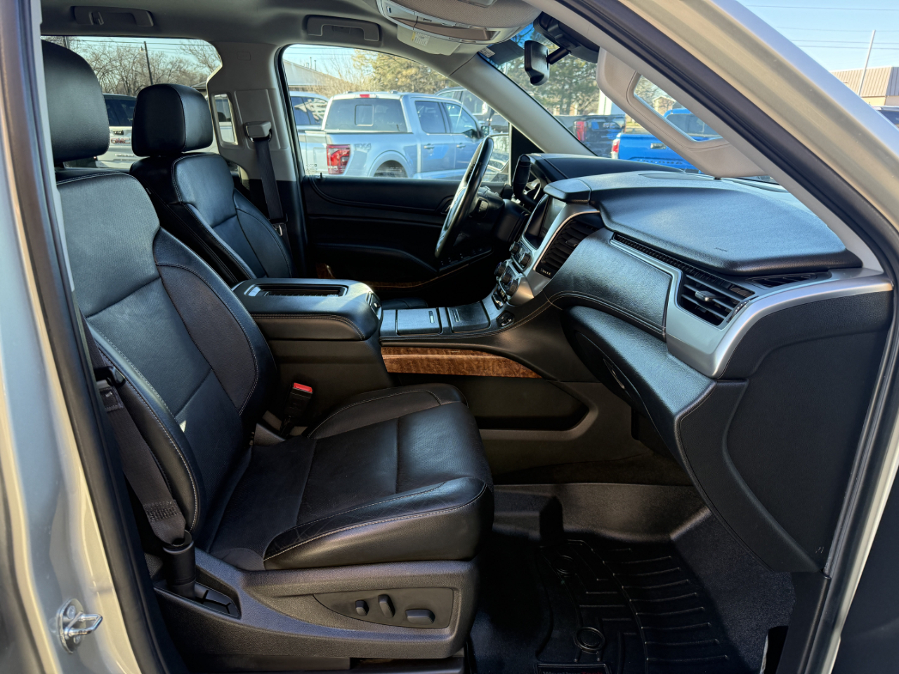 Chevrolet Suburban 4WD 4dr 1500 LTZ 2016