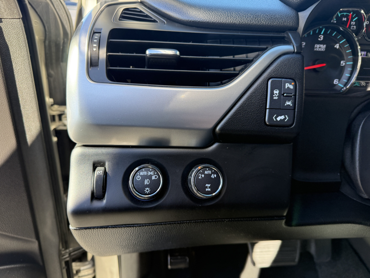 Chevrolet Suburban 4WD 4dr 1500 LTZ 2016