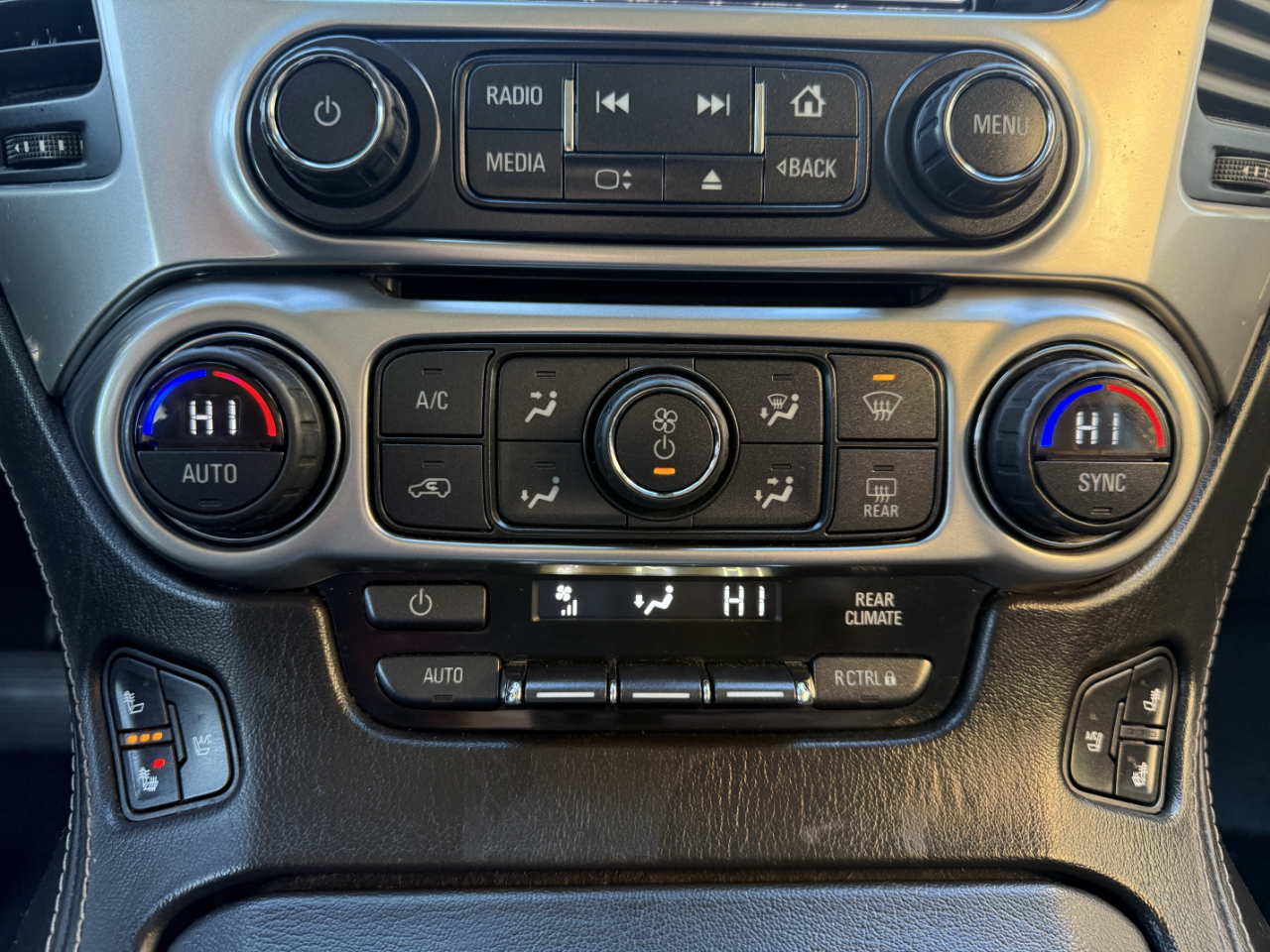 Chevrolet Suburban 4WD 4dr 1500 LTZ 2016