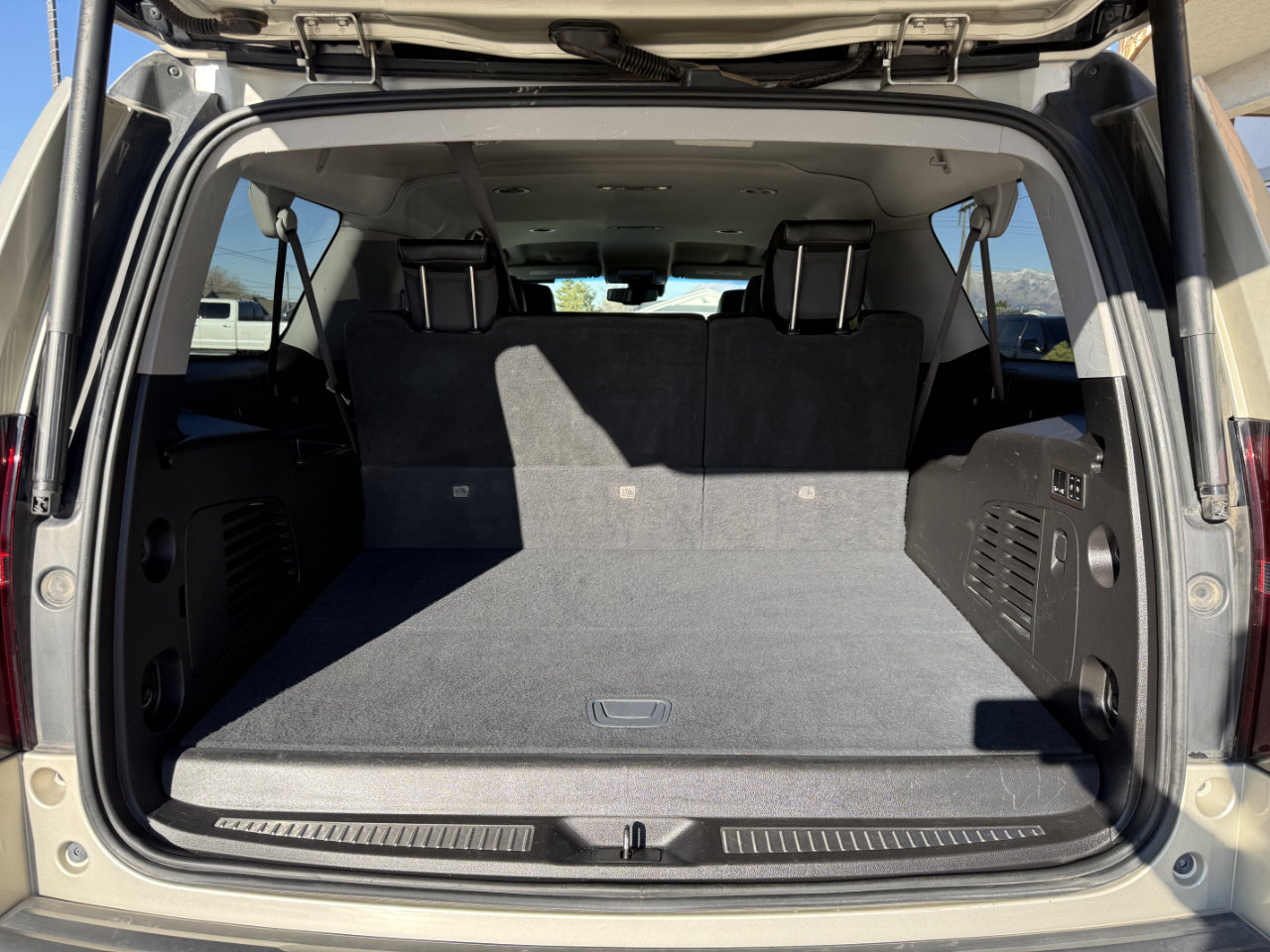 Chevrolet Suburban 4WD 4dr 1500 LTZ 2016