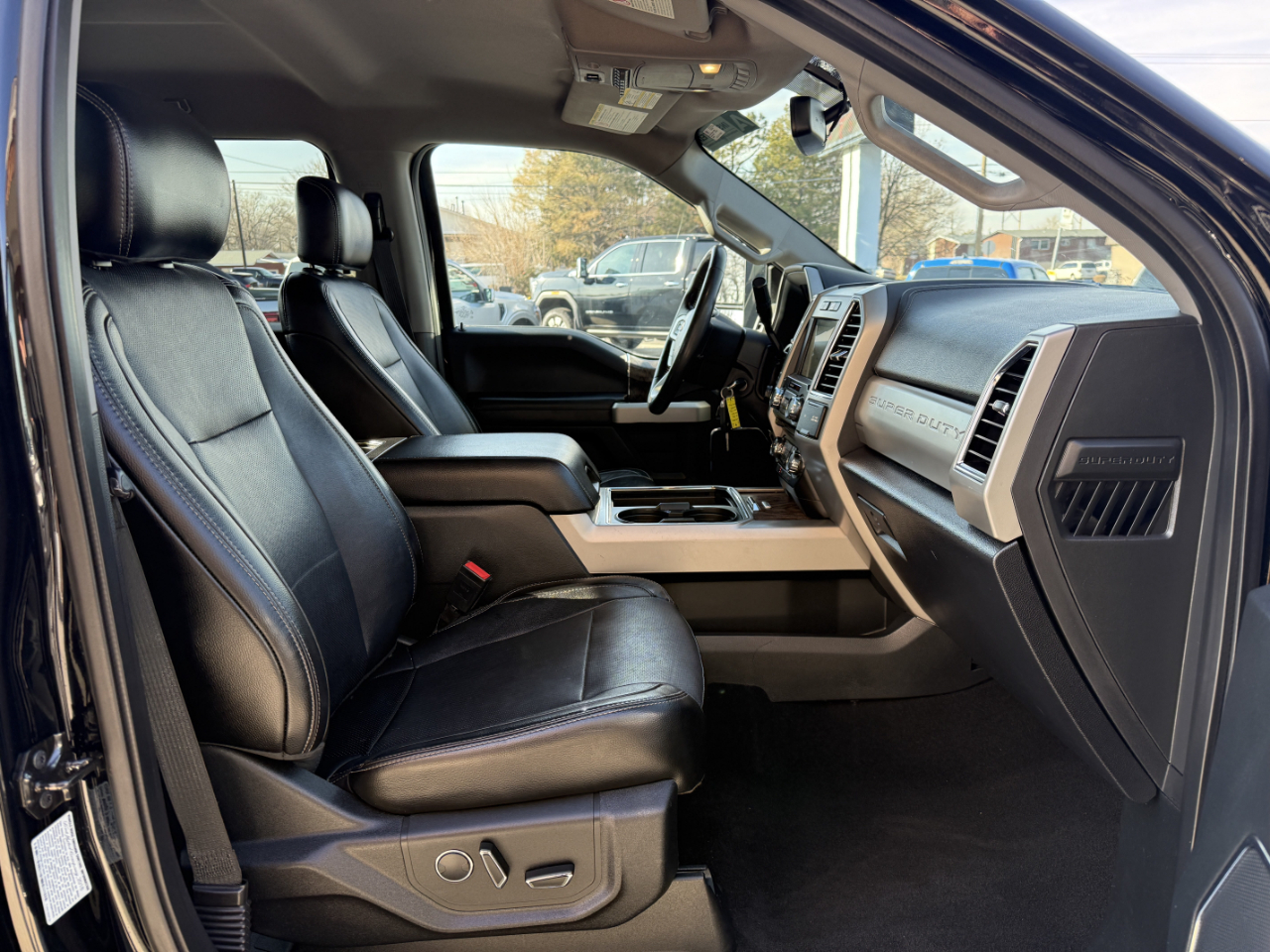 Ford Super Duty F-350 DRW Lariat 4WD Crew Cab 8' Box 2018