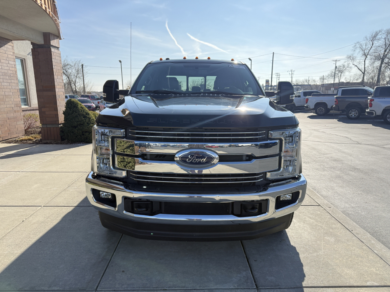 Ford Super Duty F-350 DRW Lariat 4WD Crew Cab 8' Box 2018