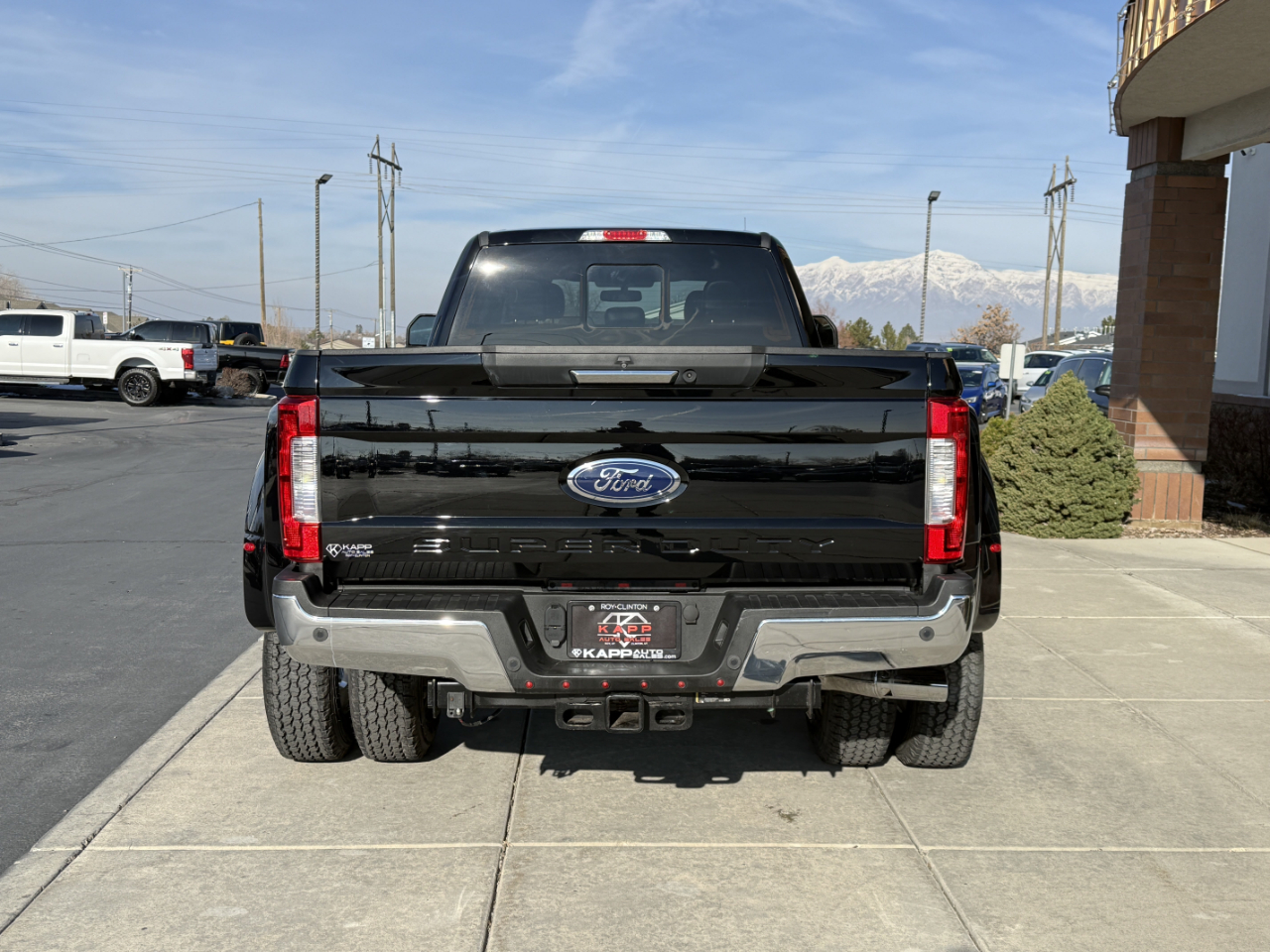 Ford Super Duty F-350 DRW Lariat 4WD Crew Cab 8' Box 2018