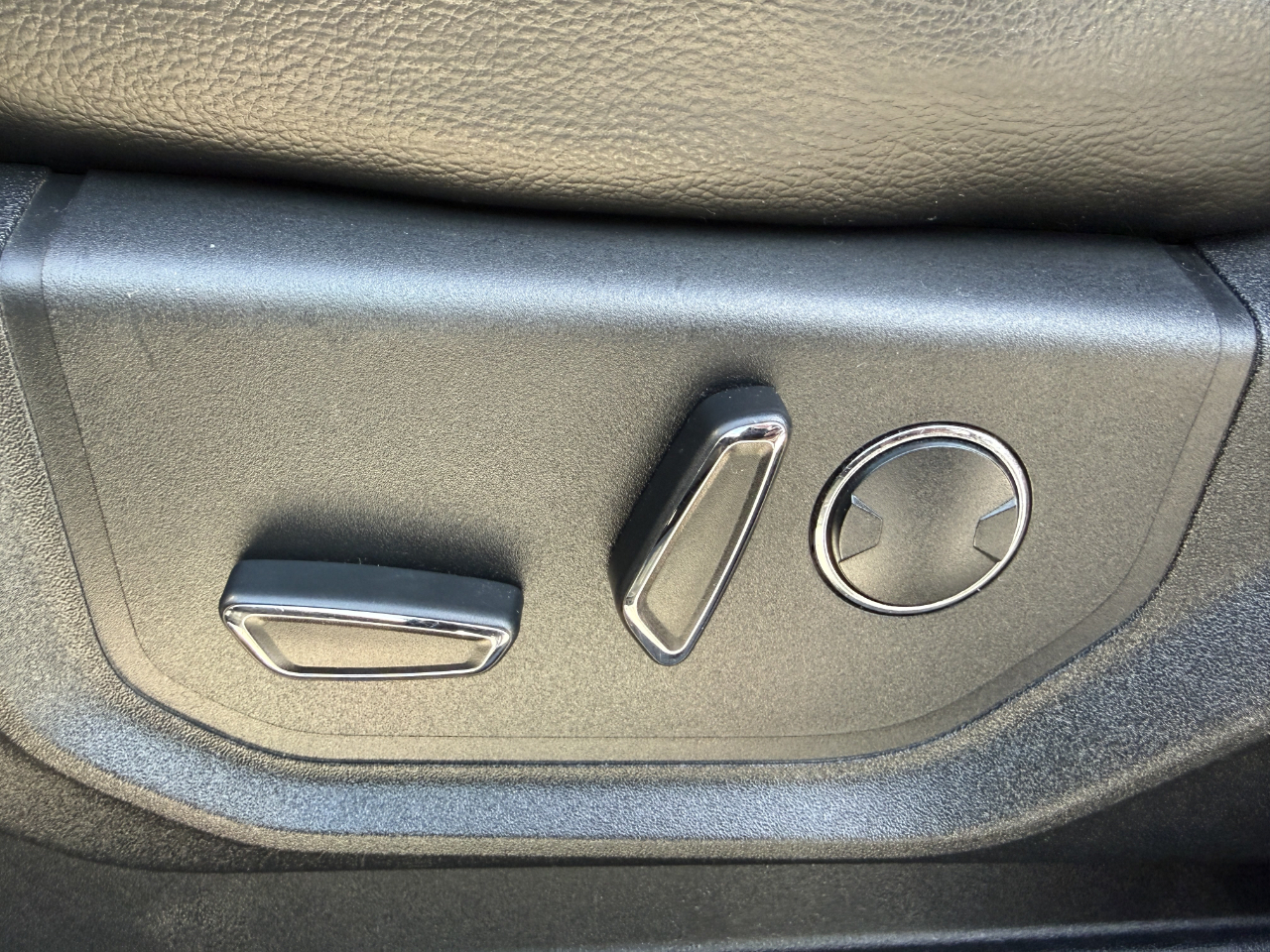 Ford Super Duty F-350 DRW Lariat 4WD Crew Cab 8' Box 2018