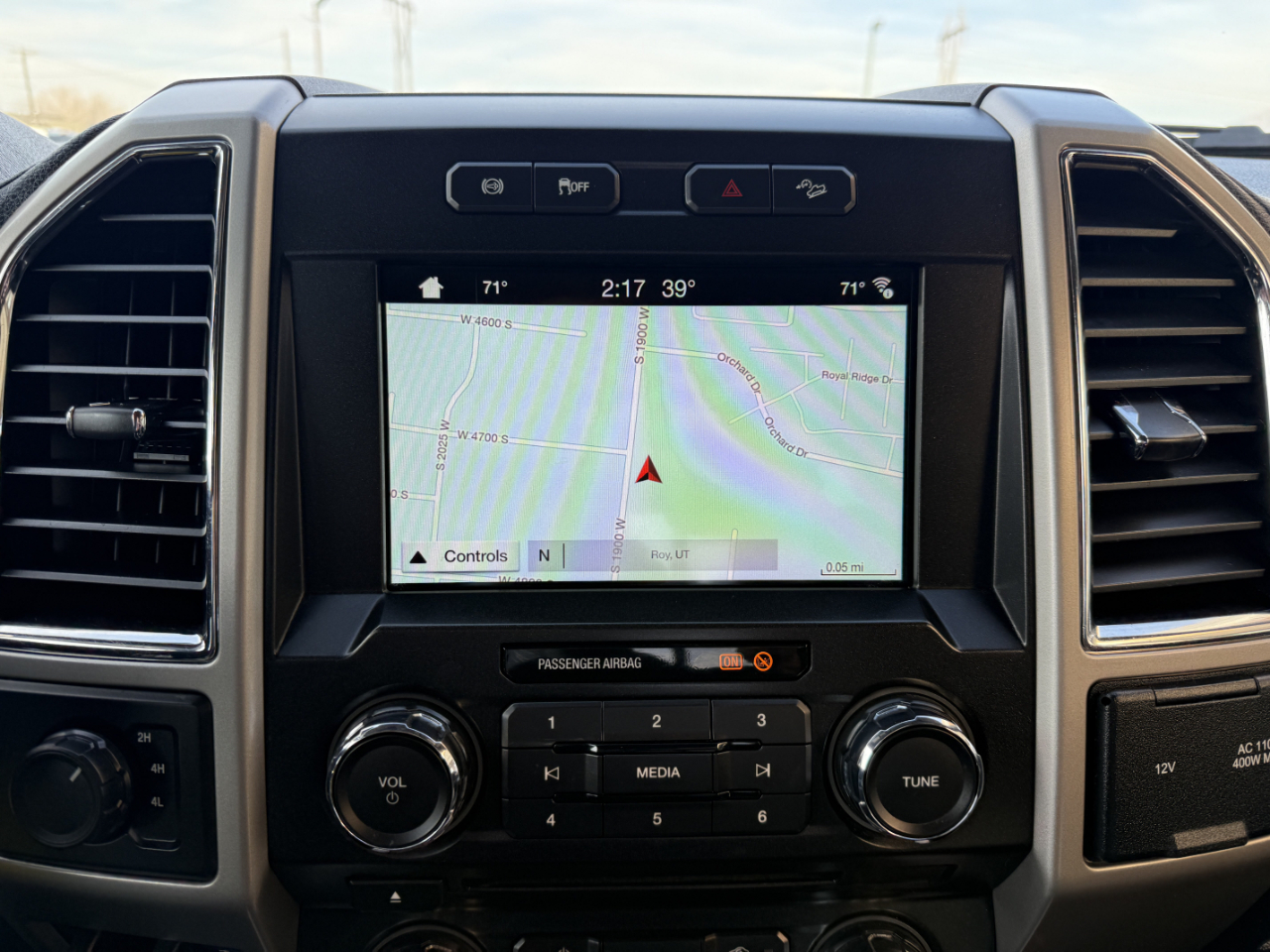 Ford Super Duty F-350 DRW Lariat 4WD Crew Cab 8' Box 2018