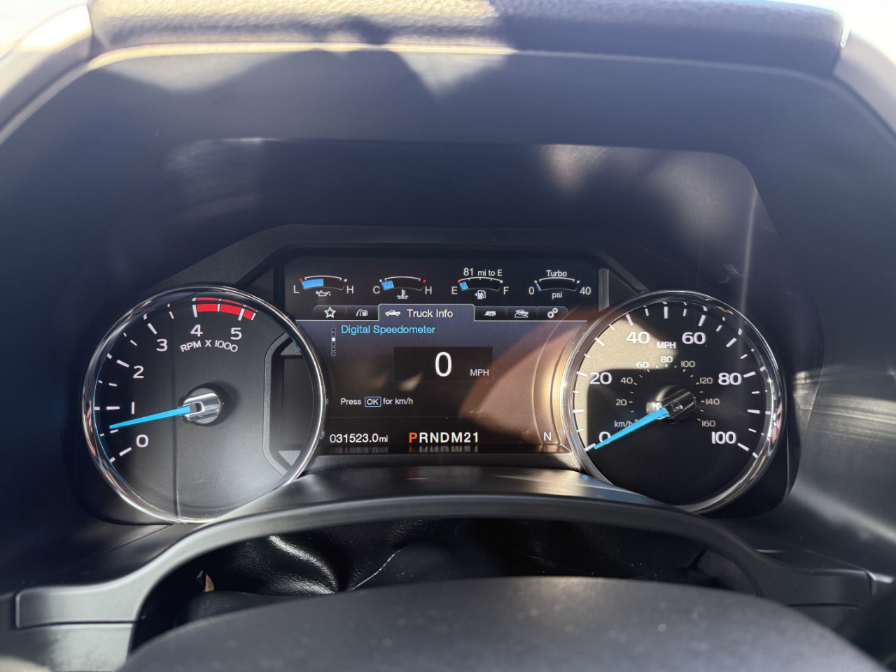 Ford Super Duty F-350 DRW Lariat 4WD Crew Cab 8' Box 2018