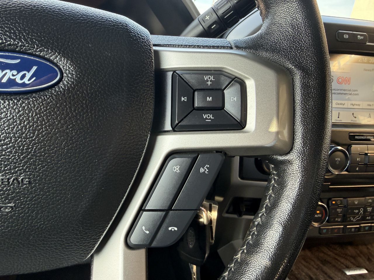 Ford Super Duty F-350 DRW Lariat 4WD Crew Cab 8' Box 2018