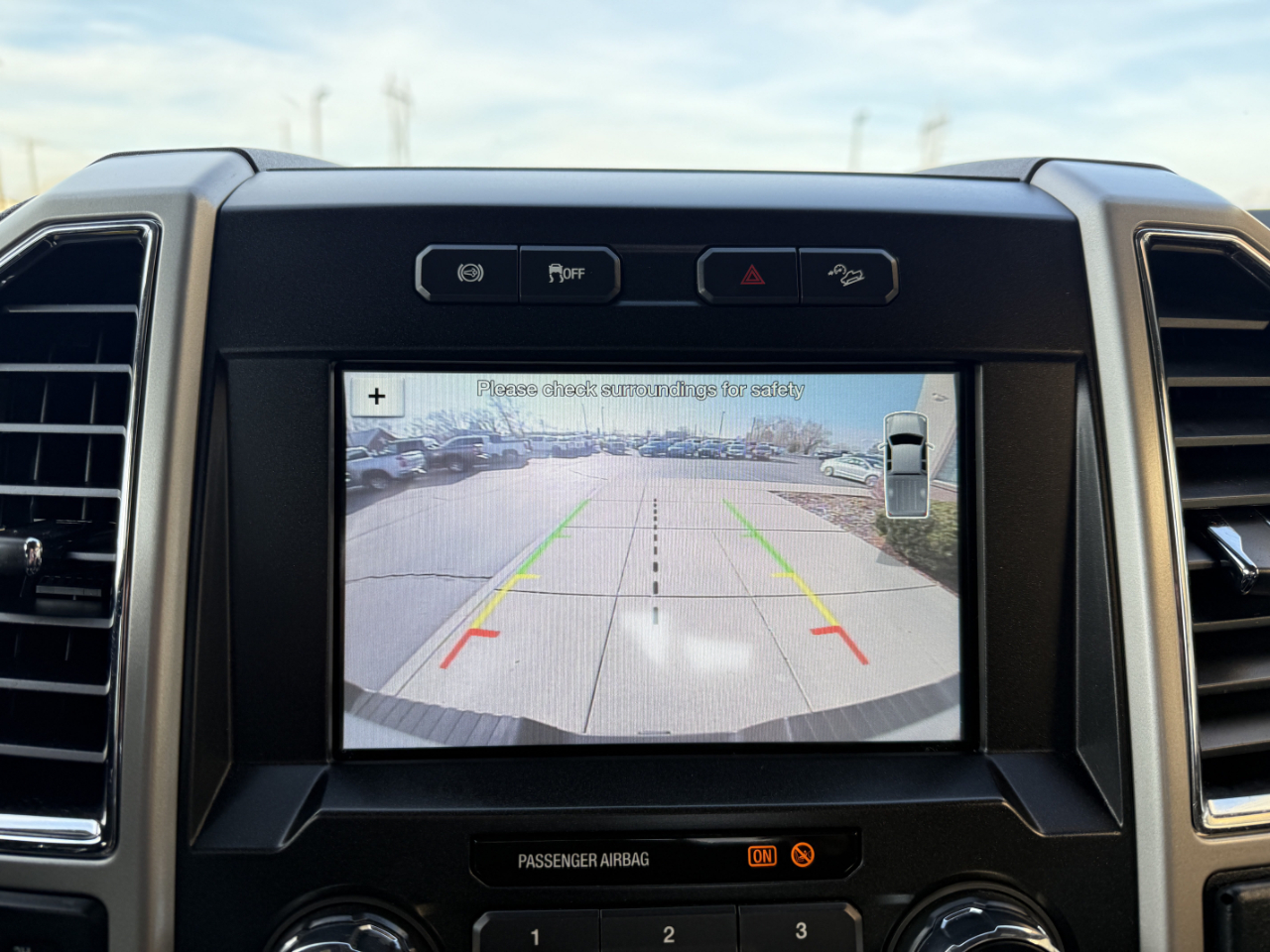 Ford Super Duty F-350 DRW Lariat 4WD Crew Cab 8' Box 2018