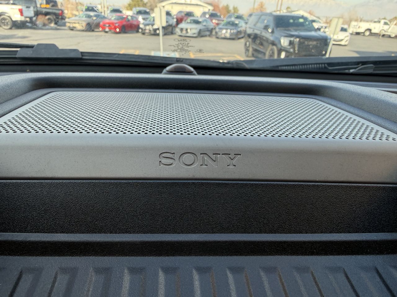 Ford Super Duty F-350 DRW Lariat 4WD Crew Cab 8' Box 2018