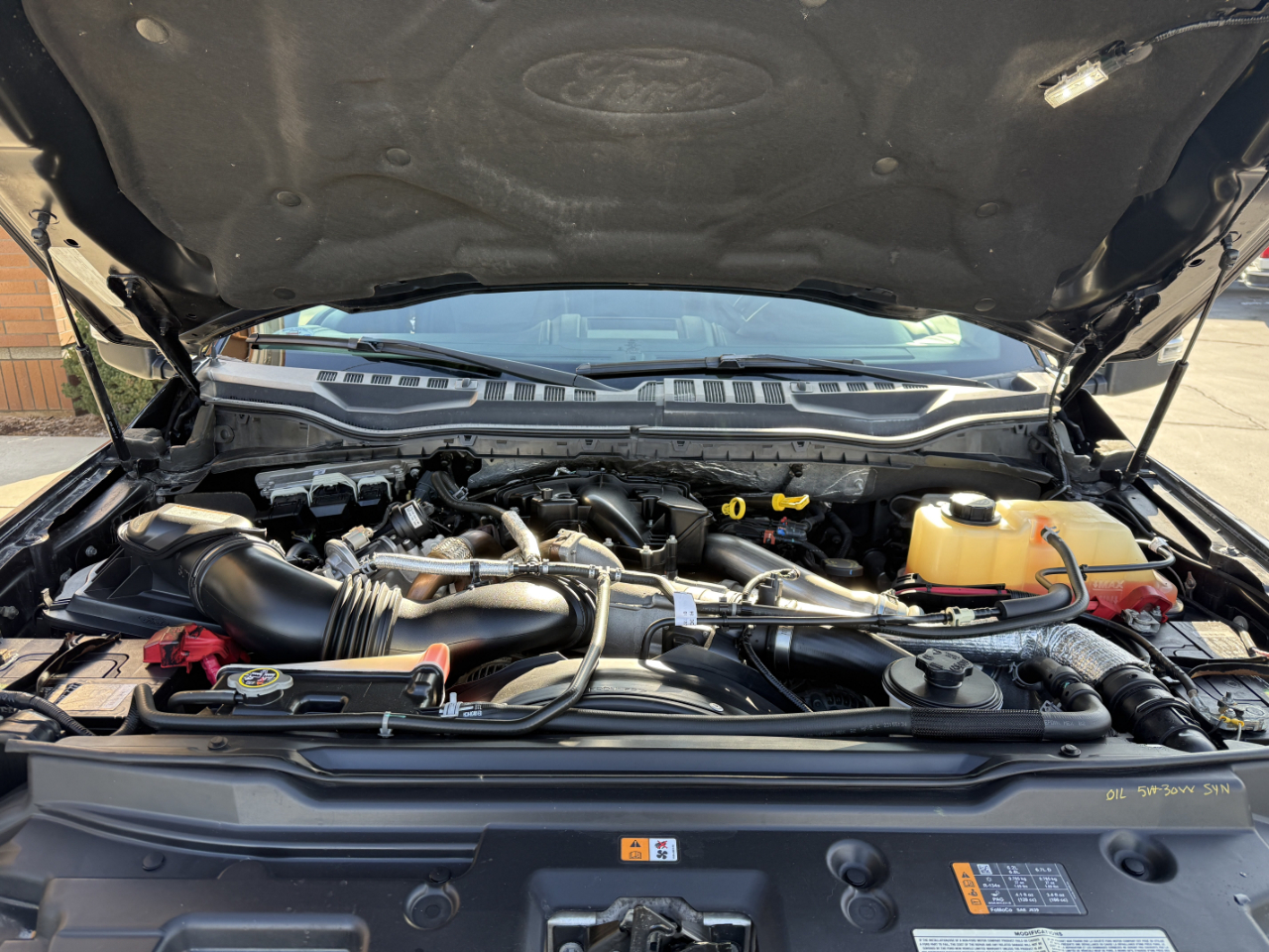 Ford Super Duty F-350 DRW Lariat 4WD Crew Cab 8' Box 2018