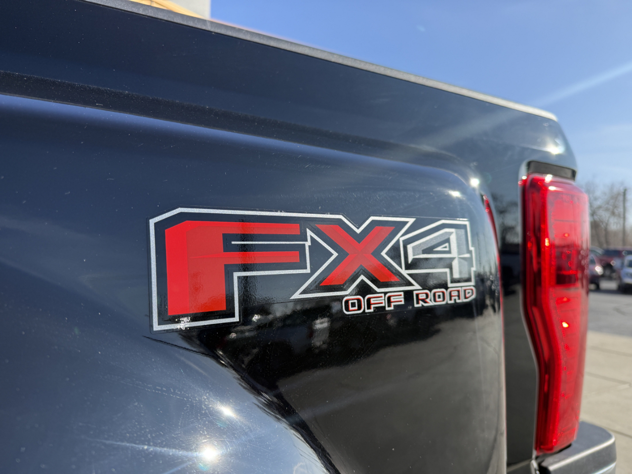 Ford Super Duty F-350 DRW Lariat 4WD Crew Cab 8' Box 2018