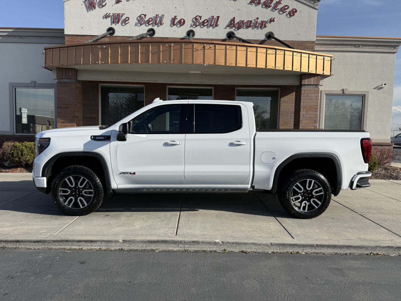GMC Sierra 1500 4WD Crew Cab 147" AT4 2025