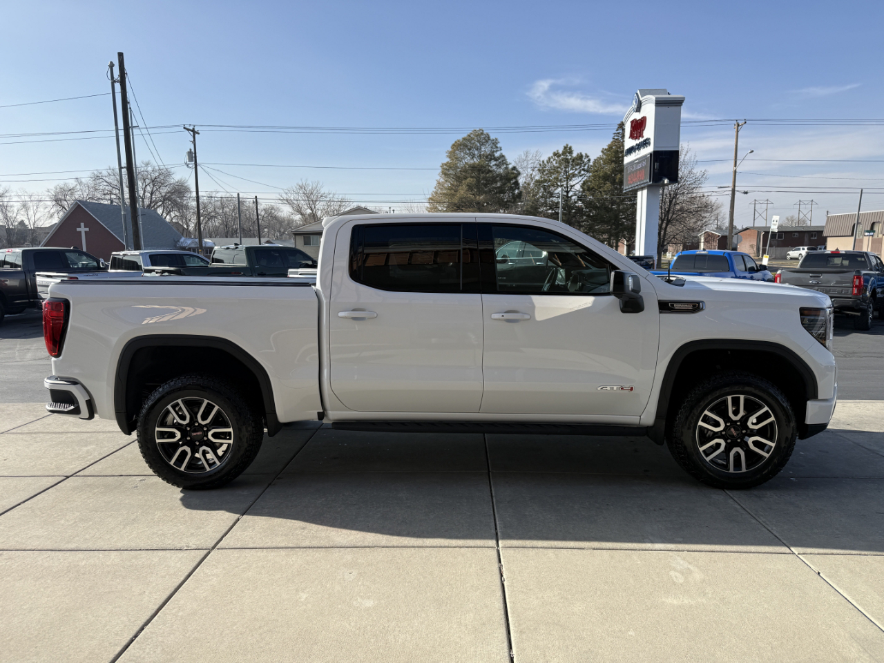 GMC Sierra 1500 4WD Crew Cab 147" AT4 2025