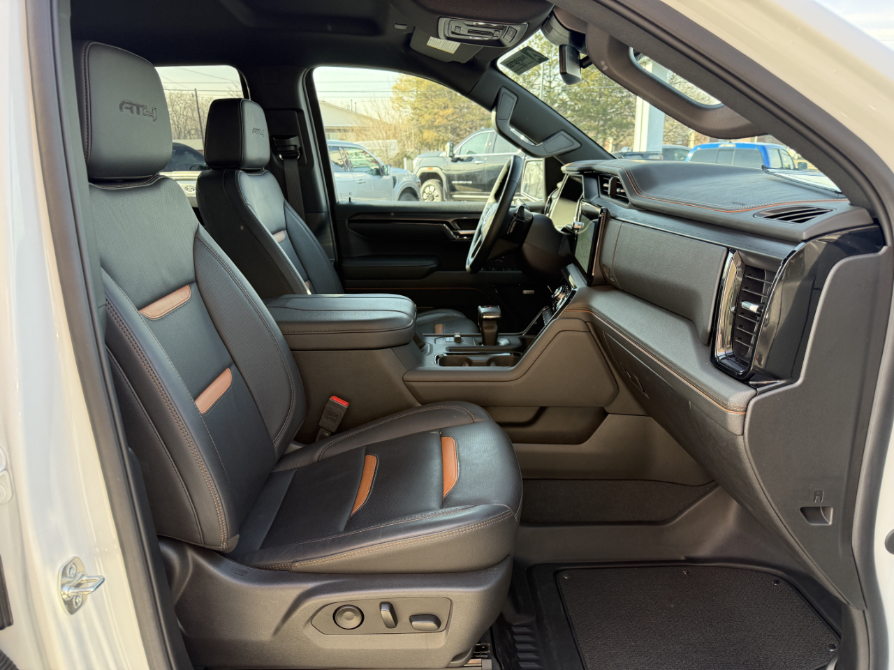 GMC Sierra 1500 4WD Crew Cab 147" AT4 2025