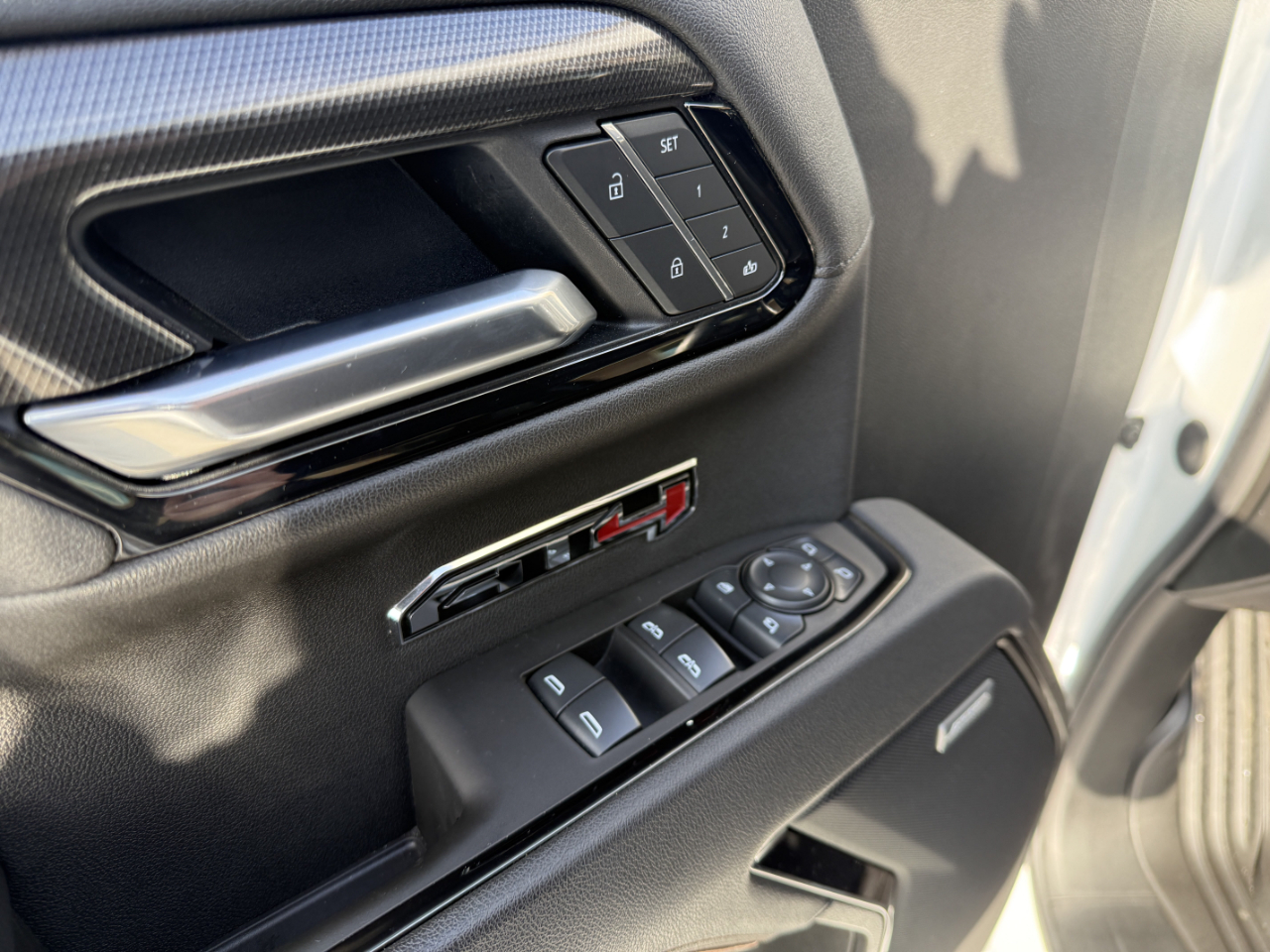 GMC Sierra 1500 4WD Crew Cab 147" AT4 2025