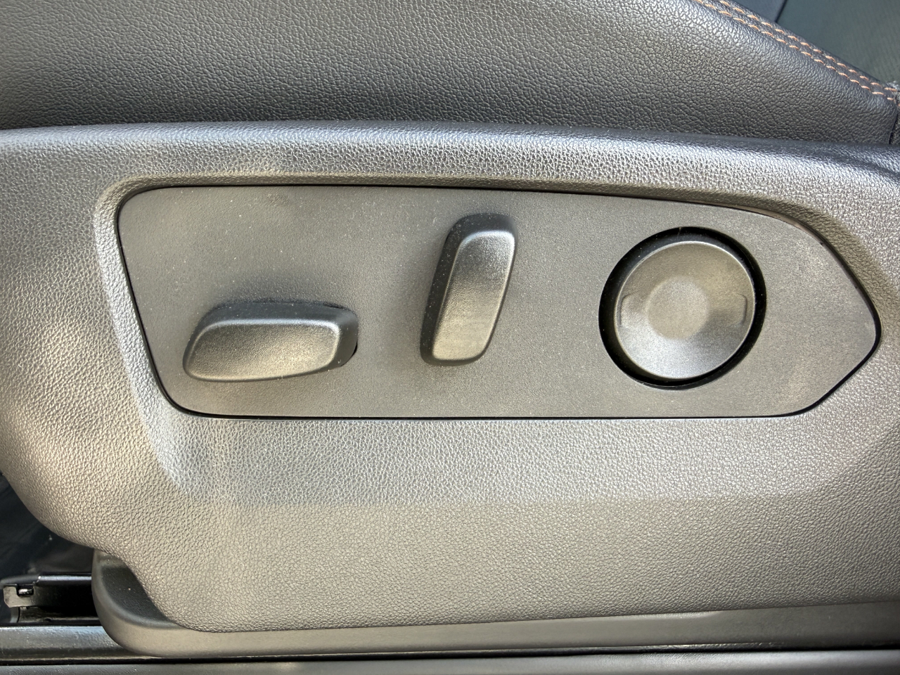 GMC Sierra 1500 4WD Crew Cab 147" AT4 2025