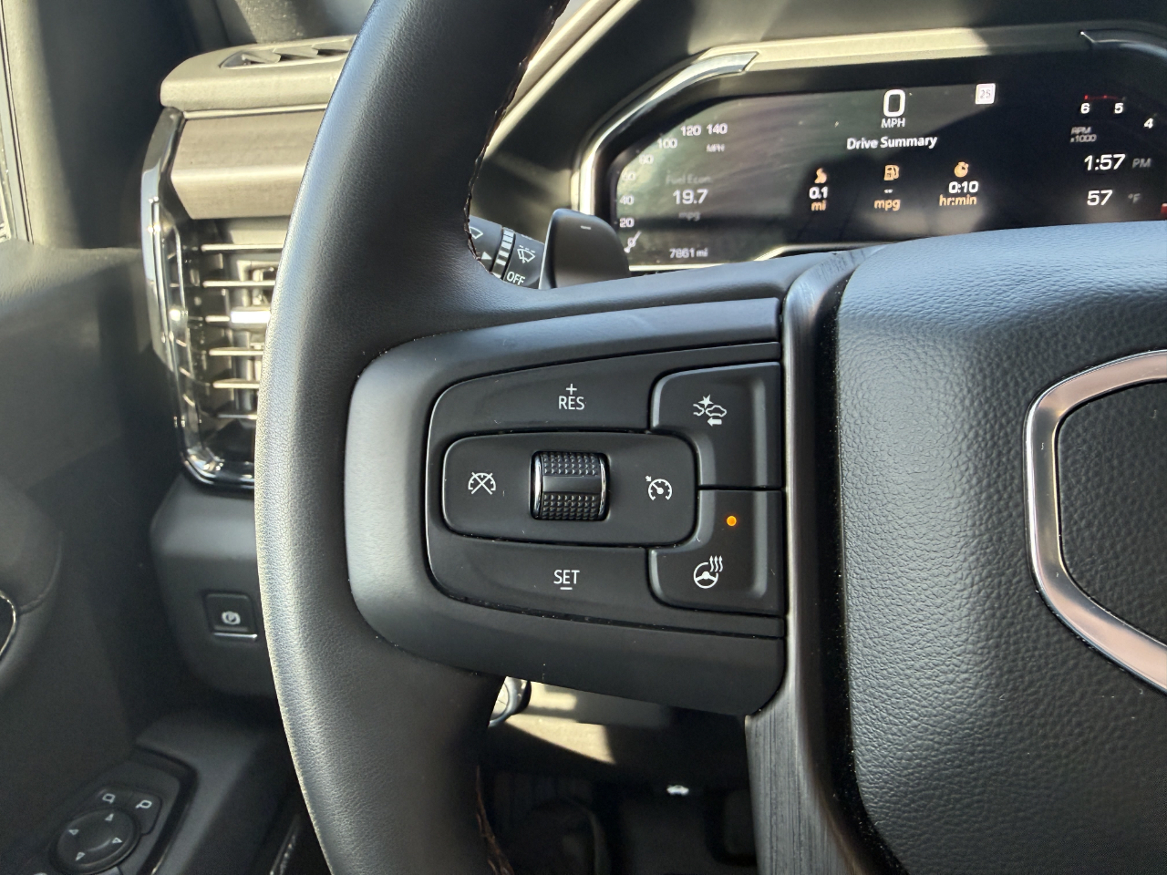 GMC Sierra 1500 4WD Crew Cab 147" AT4 2025