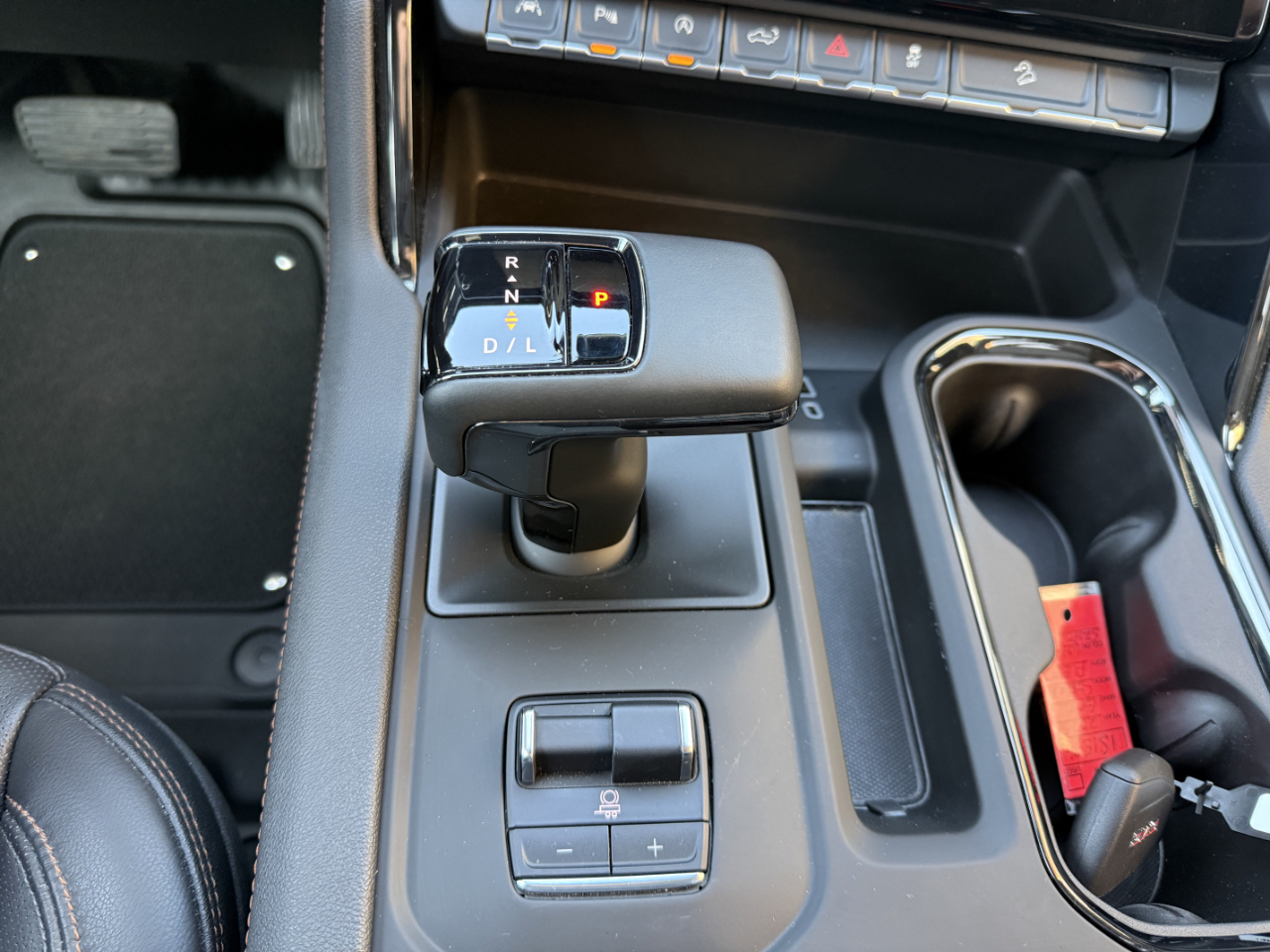 GMC Sierra 1500 4WD Crew Cab 147" AT4 2025